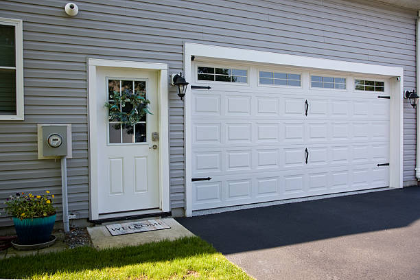 24/7 Emergency Garage Door Panel Replacement experts in Hurley, WI